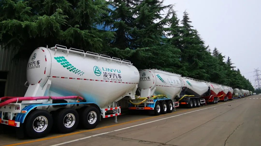 中集梦之城粉罐车