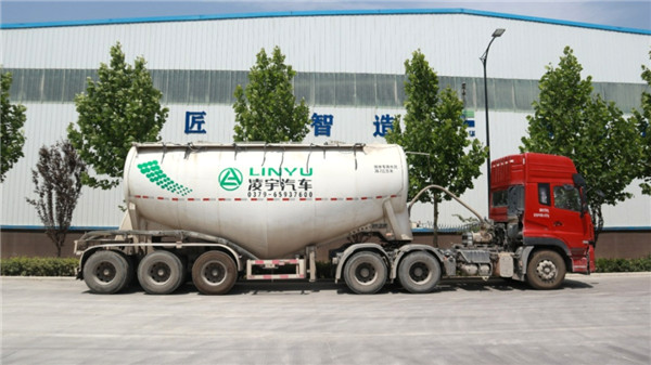 梦之城粉罐车