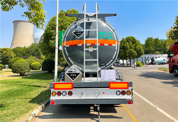 梦之城CNG侵蚀品液罐车