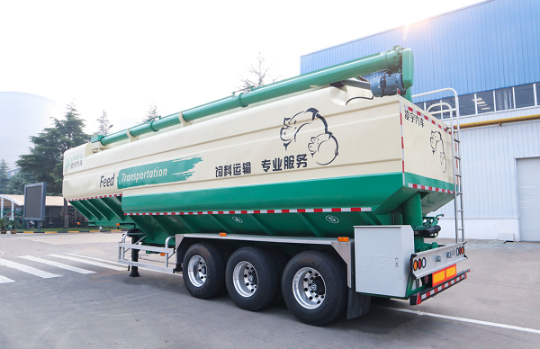 梦之城饲料运输半挂车