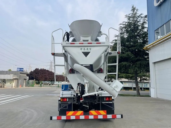 梦之城二桥搅拌车