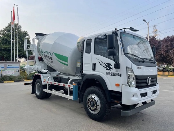 梦之城二桥搅拌车