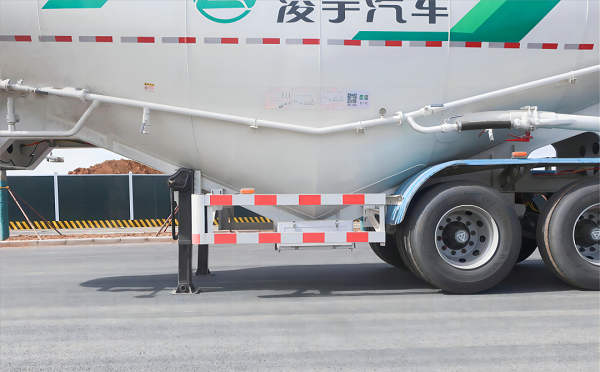 梦之城粉粒物料运输半挂车