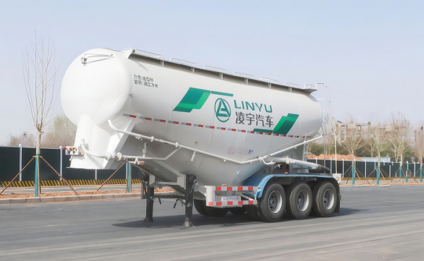 梦之城粉粒物料运输半挂车