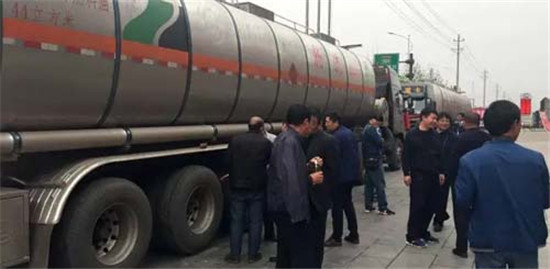 中集梦之城：三晋大地现新潮液罐车，，，引来200多人围观