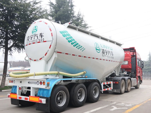 “小白罐”喜迎新同伴，，，六大优势带你揭秘专用牵引车