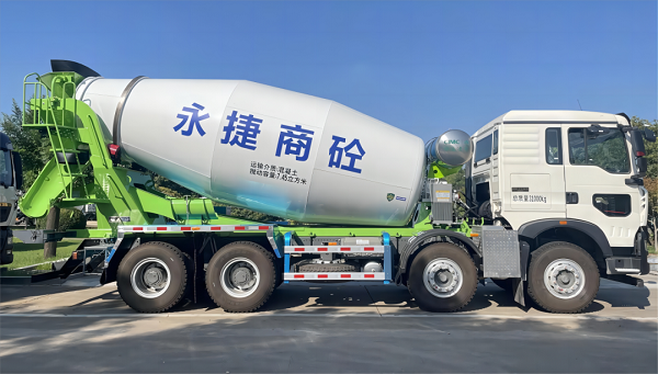 【发车新闻】重汽&梦之城搅拌车交付客户！